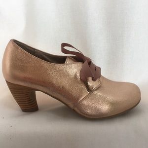 Rose gold Esska hanya oxford heel. Size 37